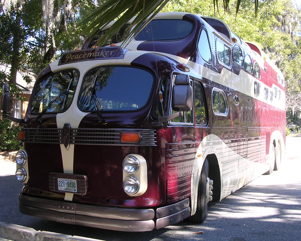 Raridade: Conheça um ônibus de três andares