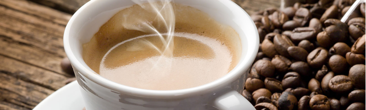 Por que é mais fácil derramar café do que cerveja?