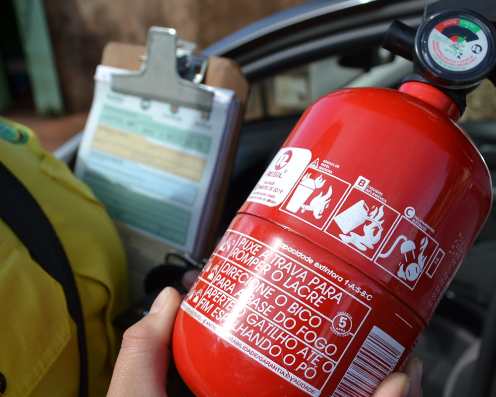 Como funciona um extintor de incêndio?